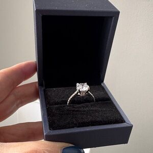 Italo Ring - Size 7 - Never Worn
Headstone is 2ct Size